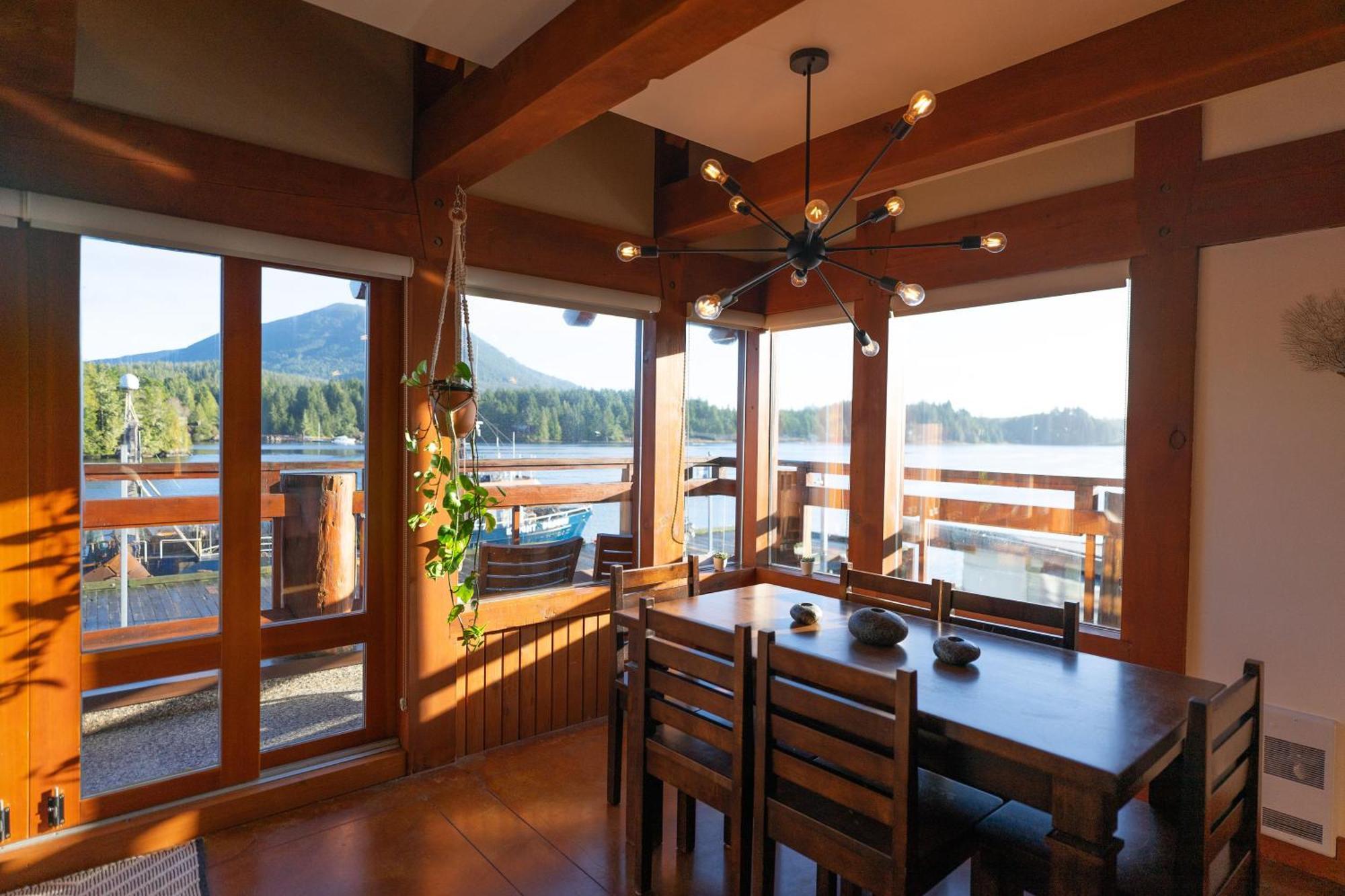 Waterfront Condo In Ucluelet Bagian luar foto