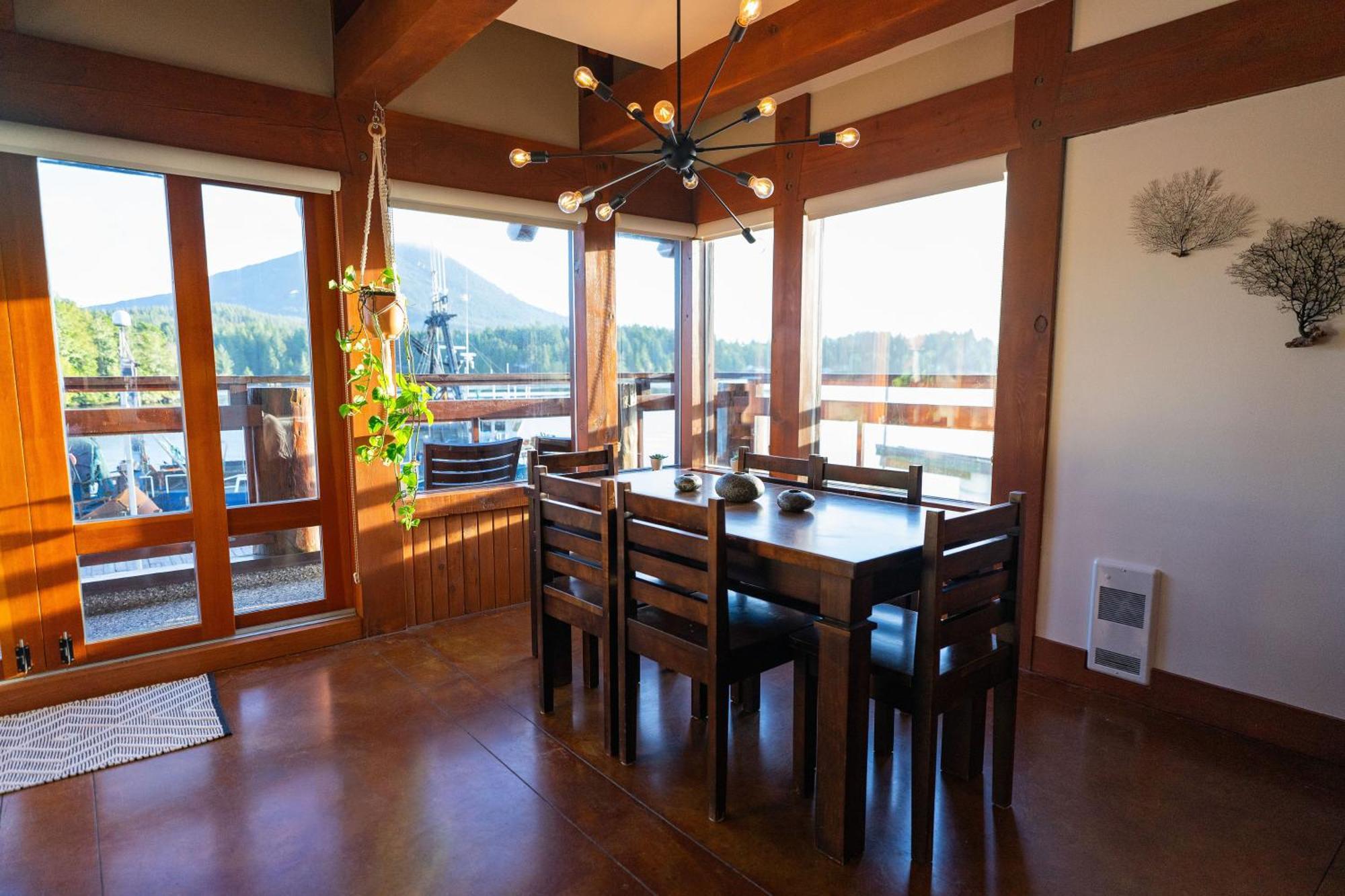 Waterfront Condo In Ucluelet Bagian luar foto