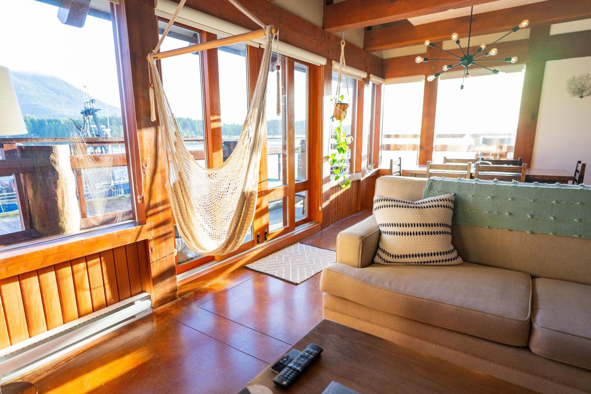 Waterfront Condo In Ucluelet Bagian luar foto