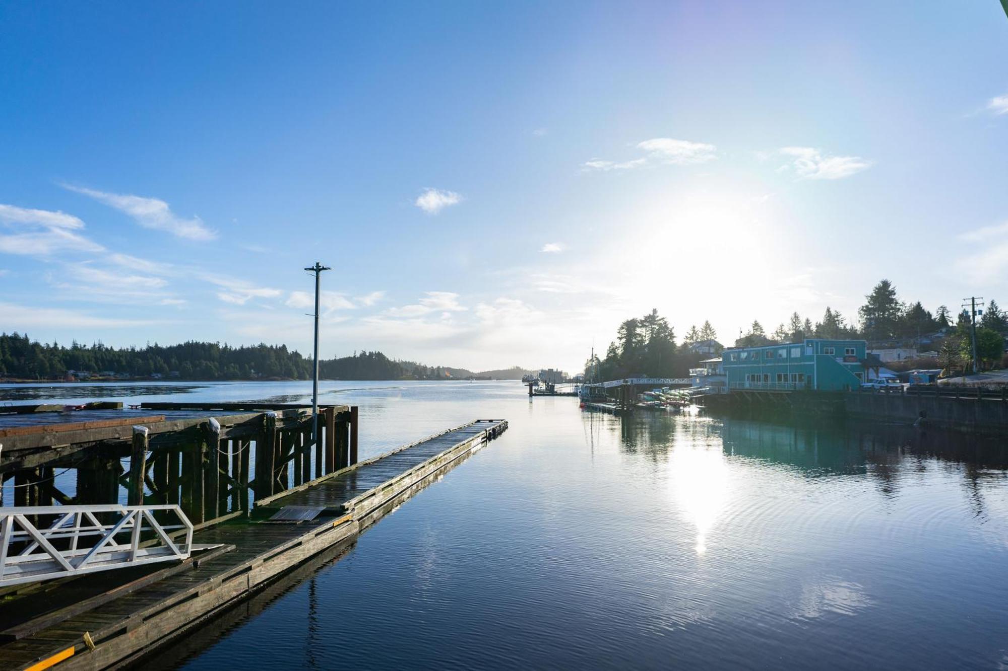 Waterfront Condo In Ucluelet Bagian luar foto